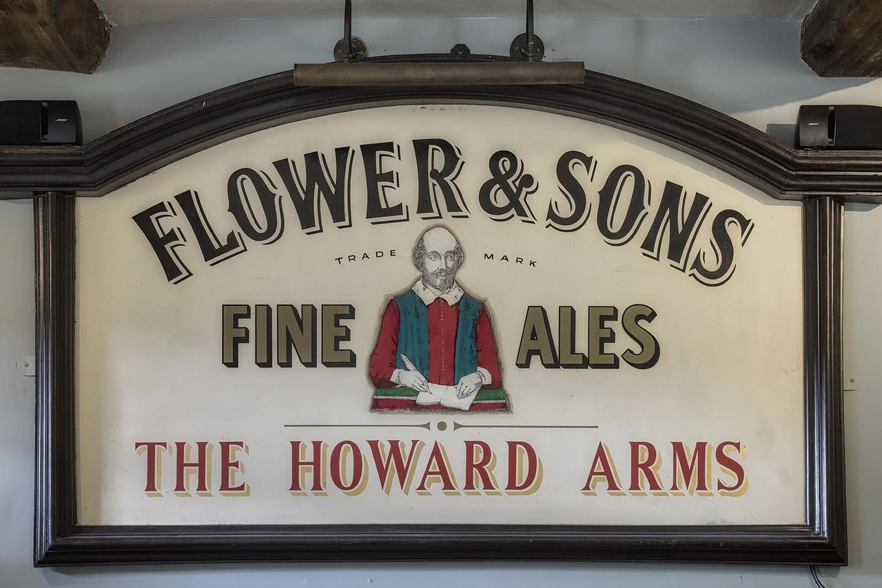 The Howard Arms Illmington Exterior photo